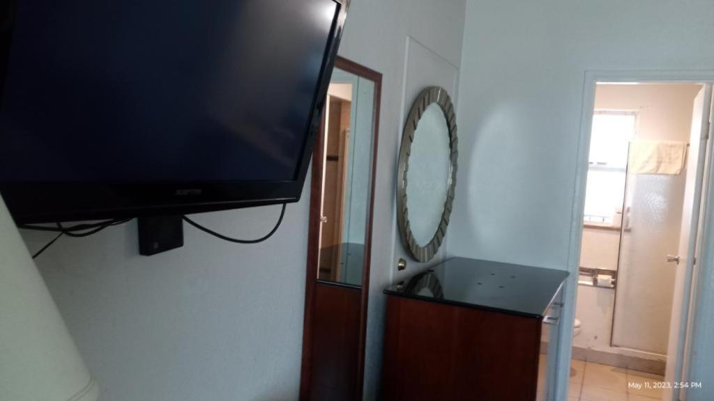 Travelers Beach Inn Вентура Экстерьер фото